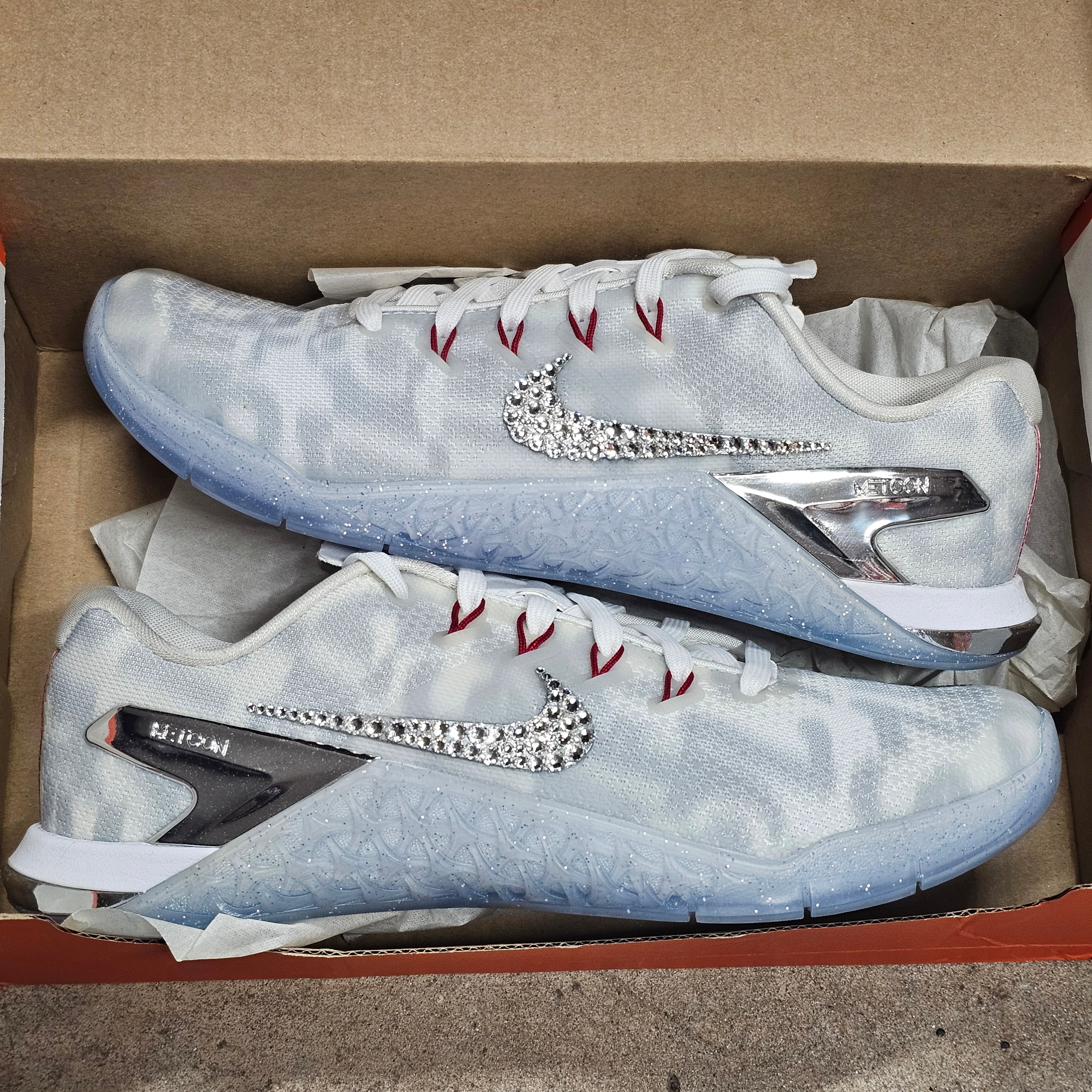 Metcon 4 Premium Women Sz 6.5 (Silver)