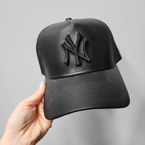 Warehouse SALE New Era Yankees Black Leather Look Cap