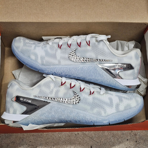 Metcon 4 Premium Women Sz 6.5 (Silver)